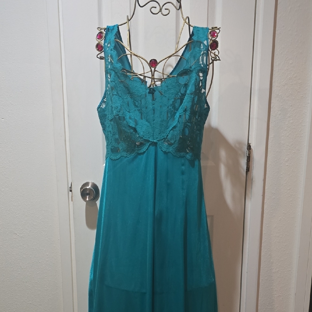 Vintage Elegant Teal Lace Nightgown